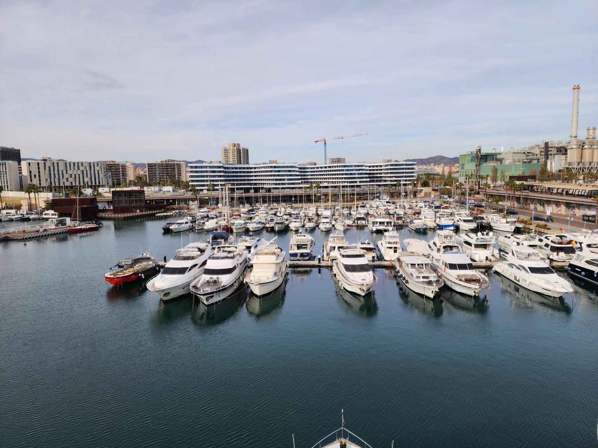 Floating In The Sea Hotel Sant Adria de Besos Exterior photo